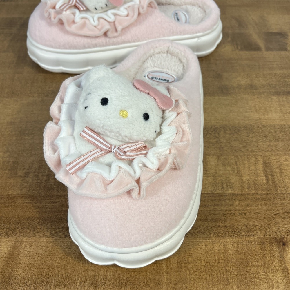 Sanrio HELLO KITTY Women's Plush Slippers Size 40-41 - Picture 6 of 16